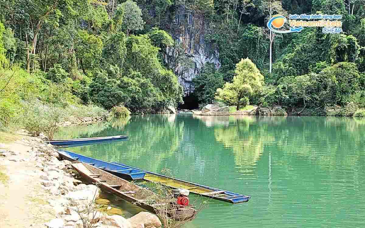 Vé máy bay đi Khamkeut bao nhiêu tiền?