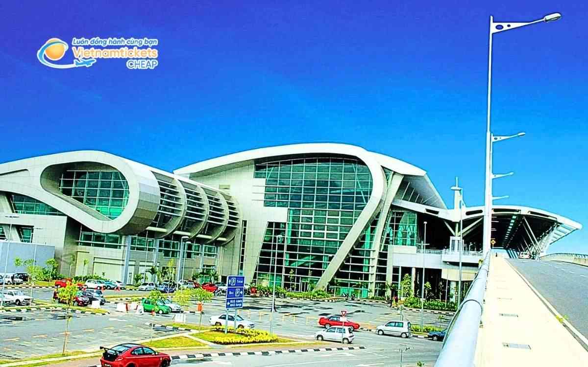 Bay đến Kota hạ cánh ở sân bay nào?