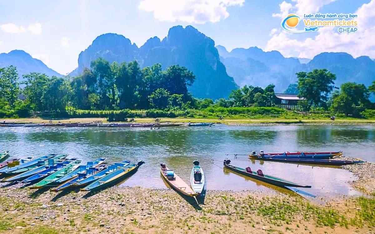 Vé máy bay đi Lao Ngam bao nhiêu tiền?