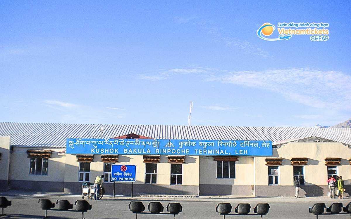 Bay đến Leh hạ cánh ở sân bay nào?