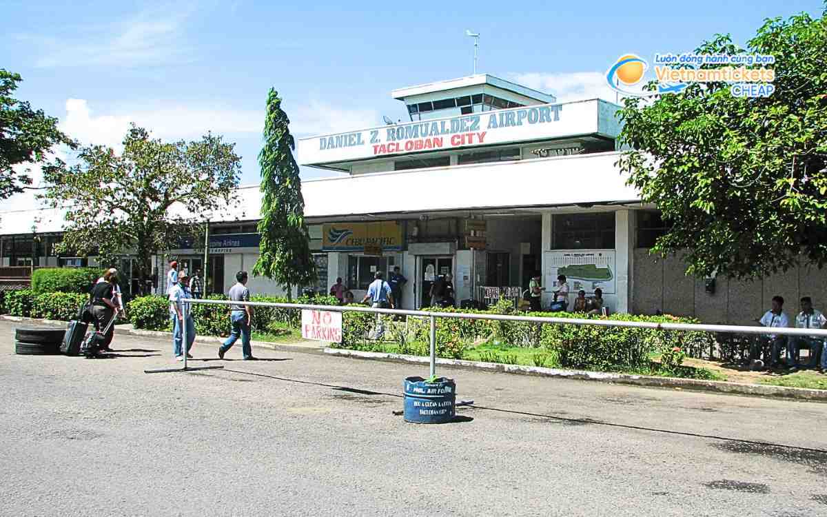 Bay đến Leyte hạ cánh ở sân bay nào?