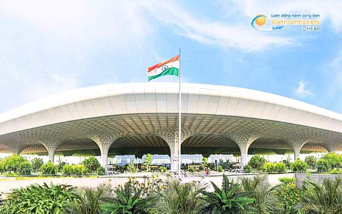 Bay đến Maharashtra hạ cánh ở sân bay nào?