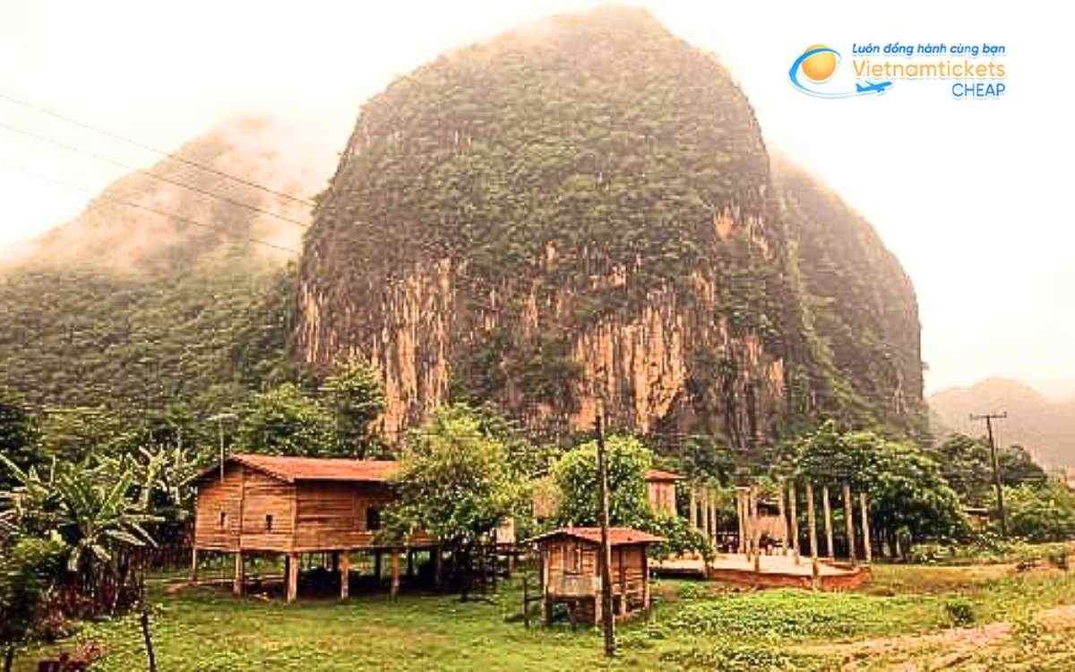 Vé máy bay đi Mahaxai bao nhiêu tiền?