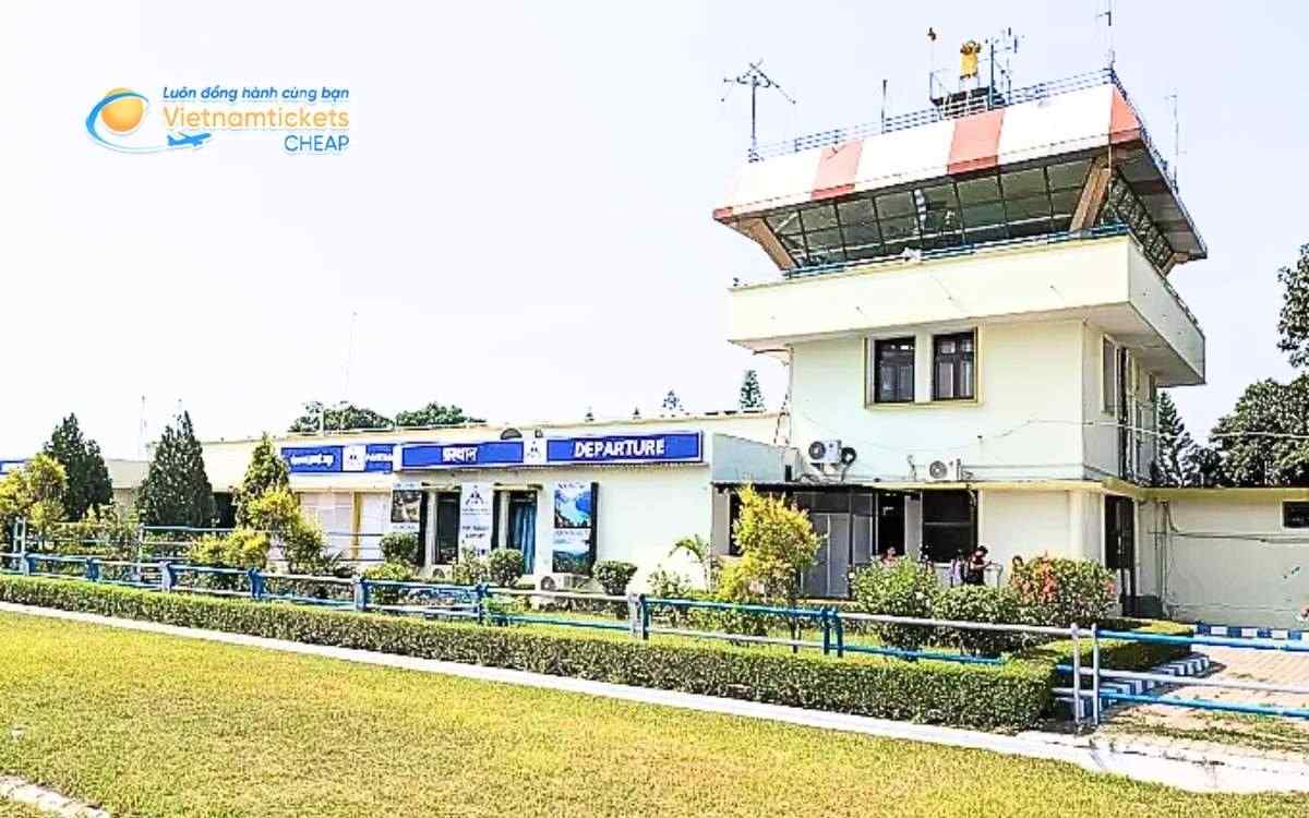 Bay đến Moradabad hạ cánh ở sân bay nào?