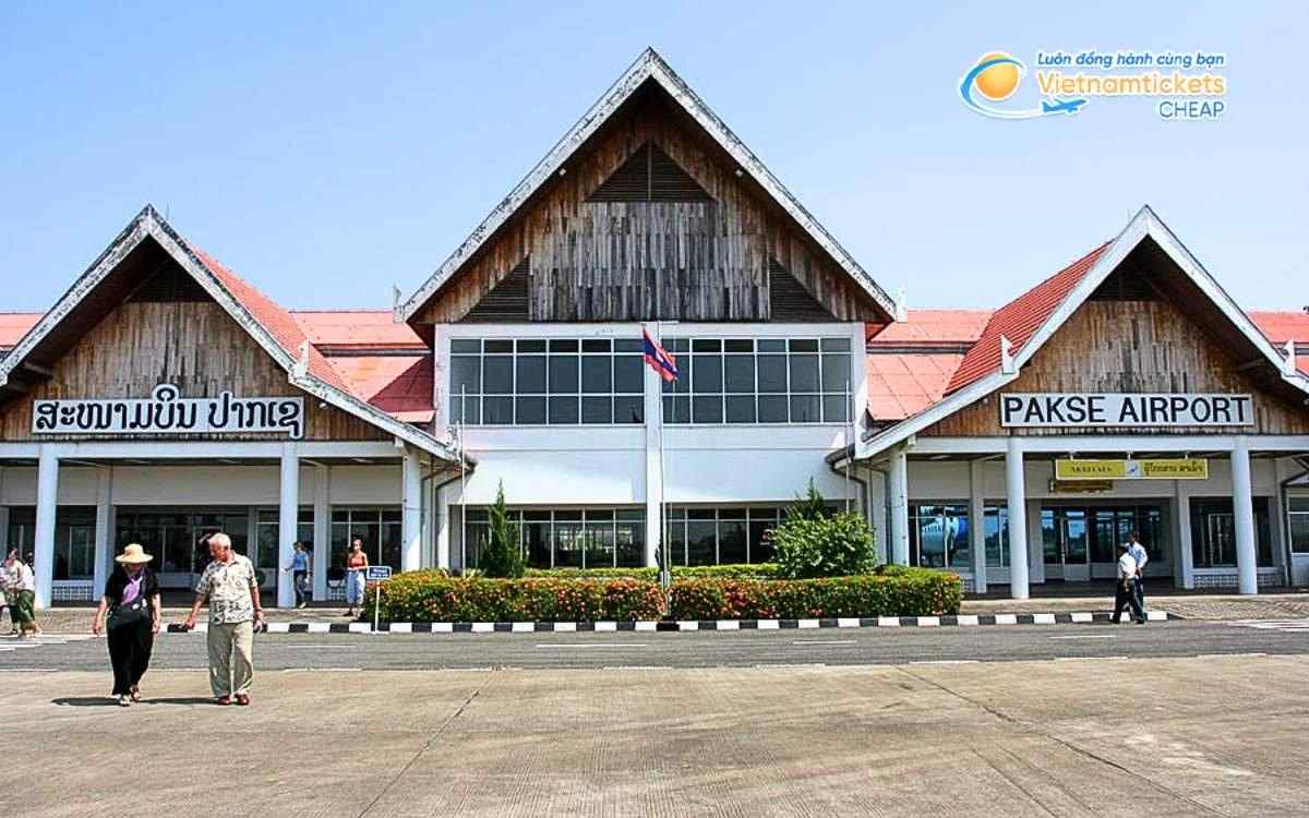 Bay đến Mounlapamok hạ cánh ở sân bay nào?