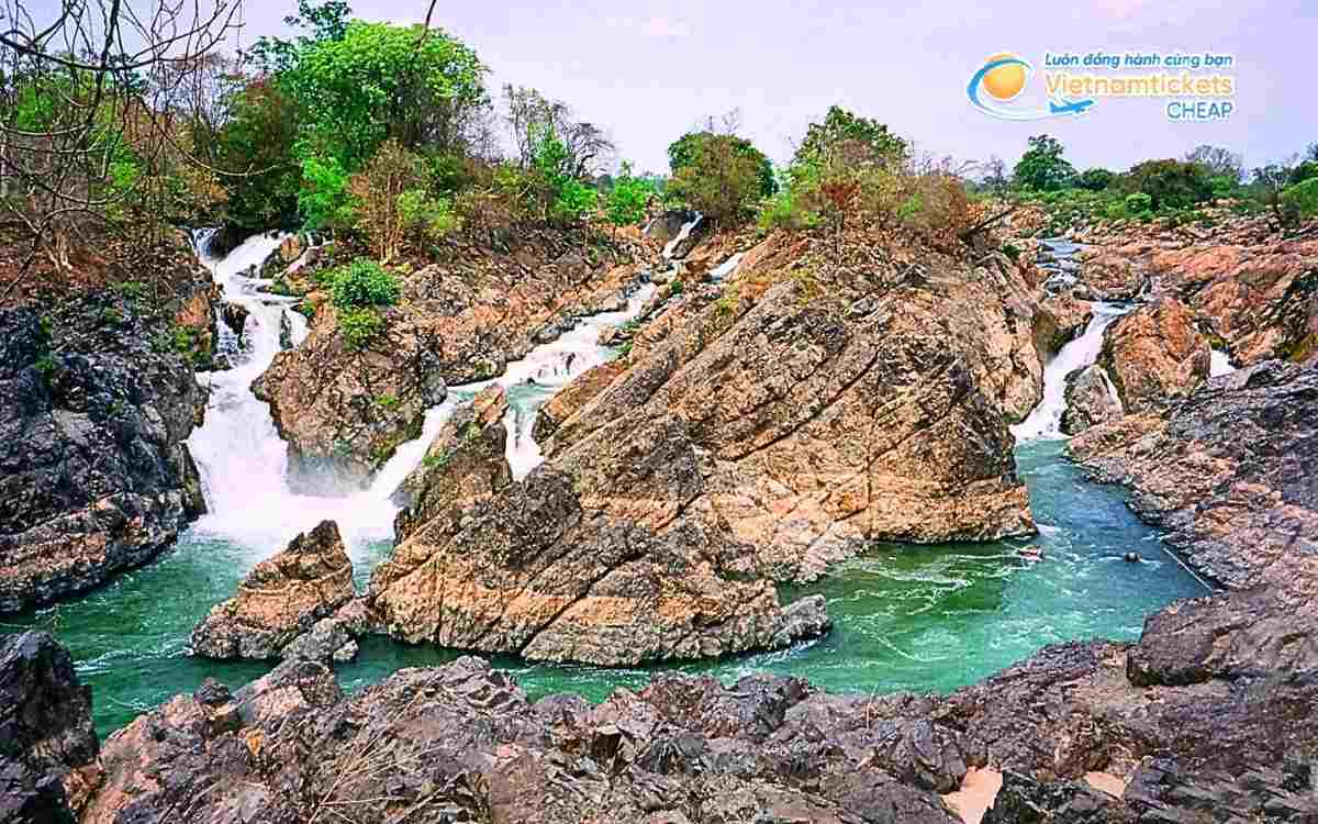 Vé máy bay đi Mounlapamok bao nhiêu tiền?