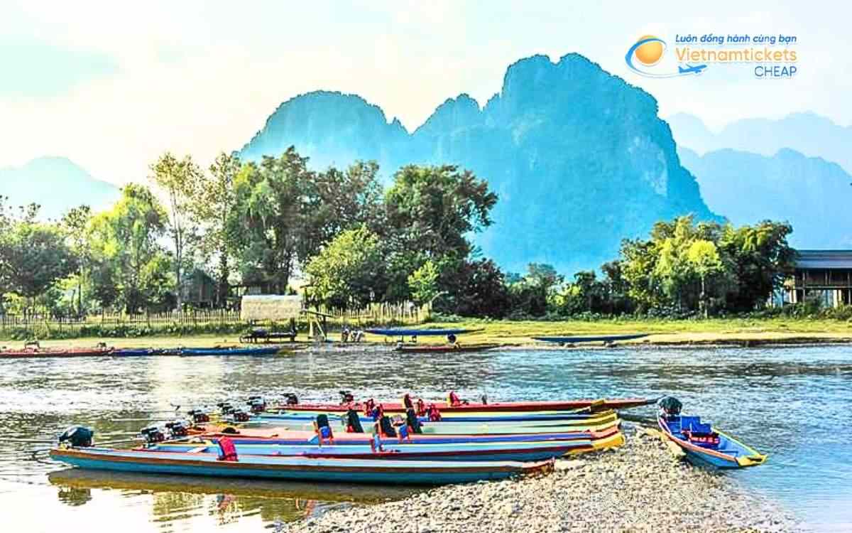 Vé máy bay đi Muang Boun Neua bao nhiêu tiền?