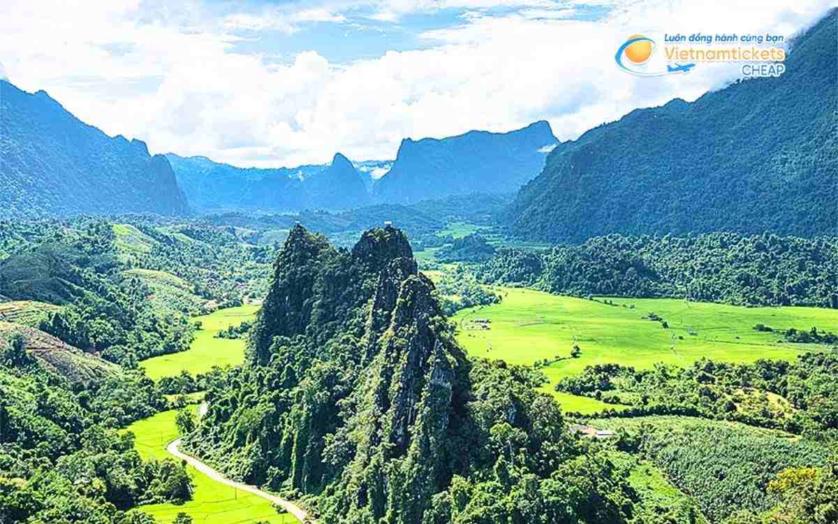 Vé máy bay đi Muang Boun Tay bao nhiêu tiền?