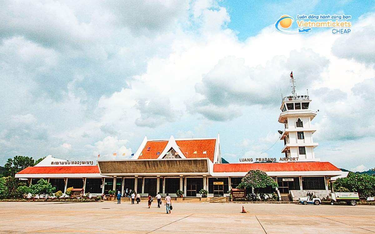 Bay đến Muang May hạ cánh ở sân bay nào?