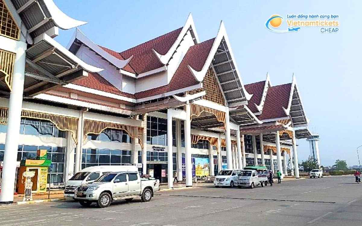 Bay đến Muang Namo hạ cánh ở sân bay nào?