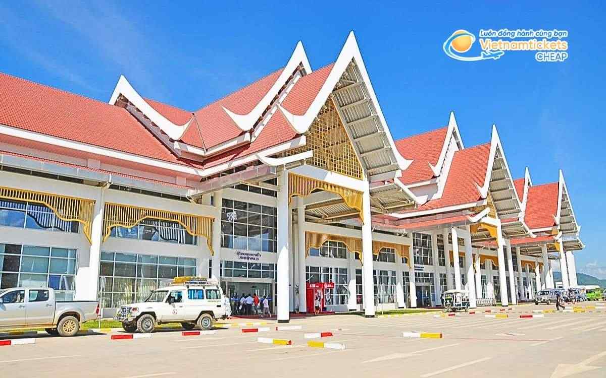 Bay đến Nane hạ cánh ở sân bay nào?