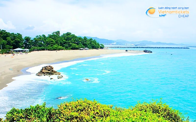 Vé máy bay đi Nankoku bao nhiêu tiền?