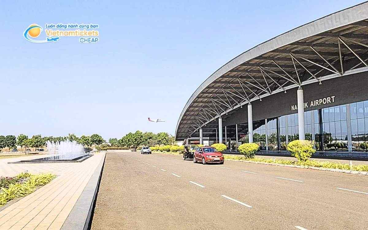 Bay đến Nashik hạ cánh ở sân bay nào?