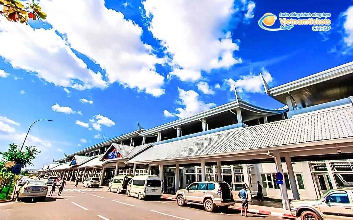 Bay đến Naxaithong hạ cánh ở sân bay nào?