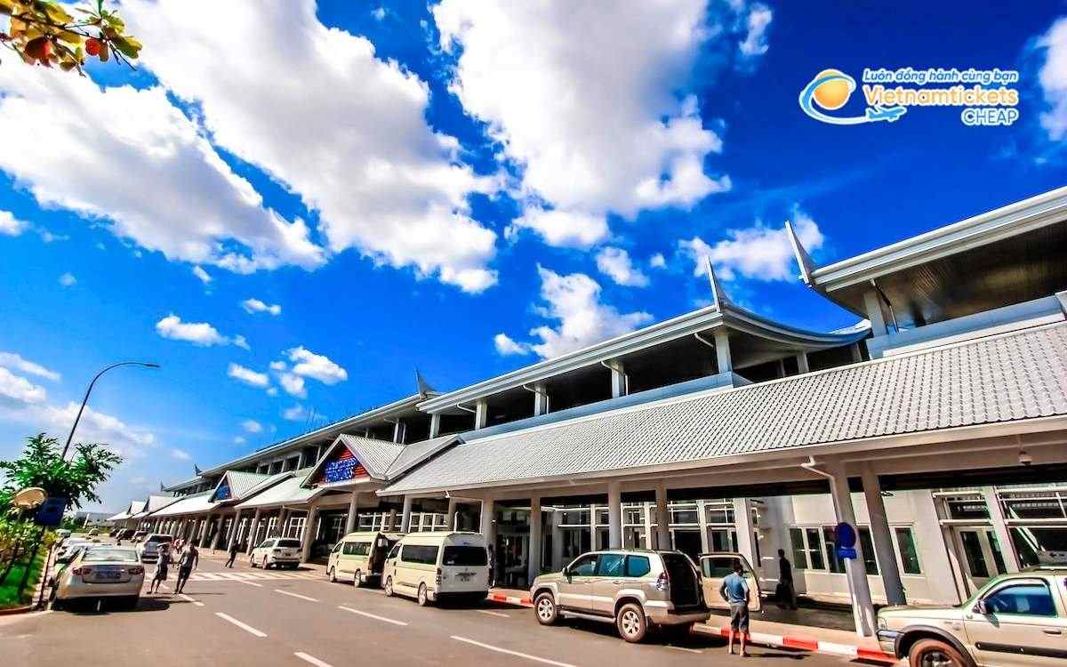 Bay đến Ngeun hạ cánh ở sân bay nào?