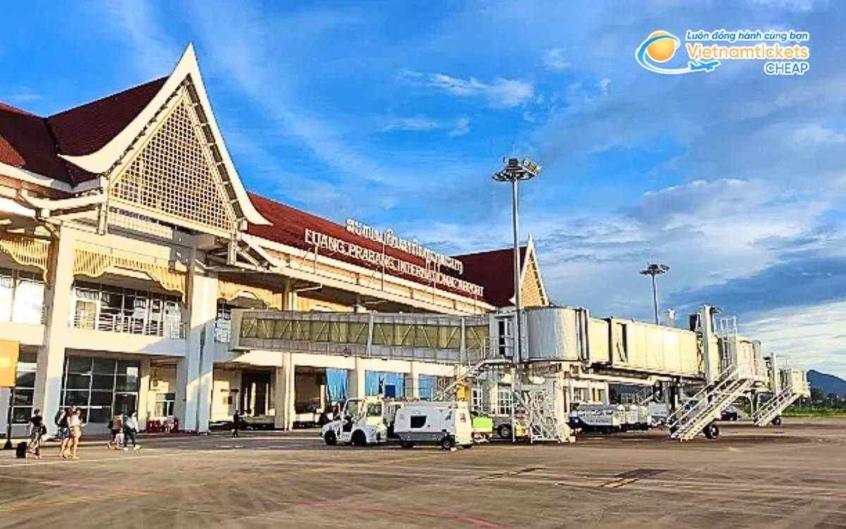 Bay đến Ngoy hạ cánh ở sân bay nào?