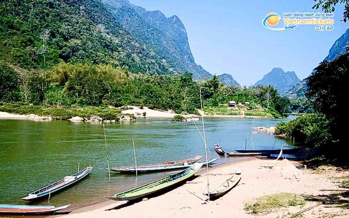 Vé máy bay đi Ngoy bao nhiêu tiền?