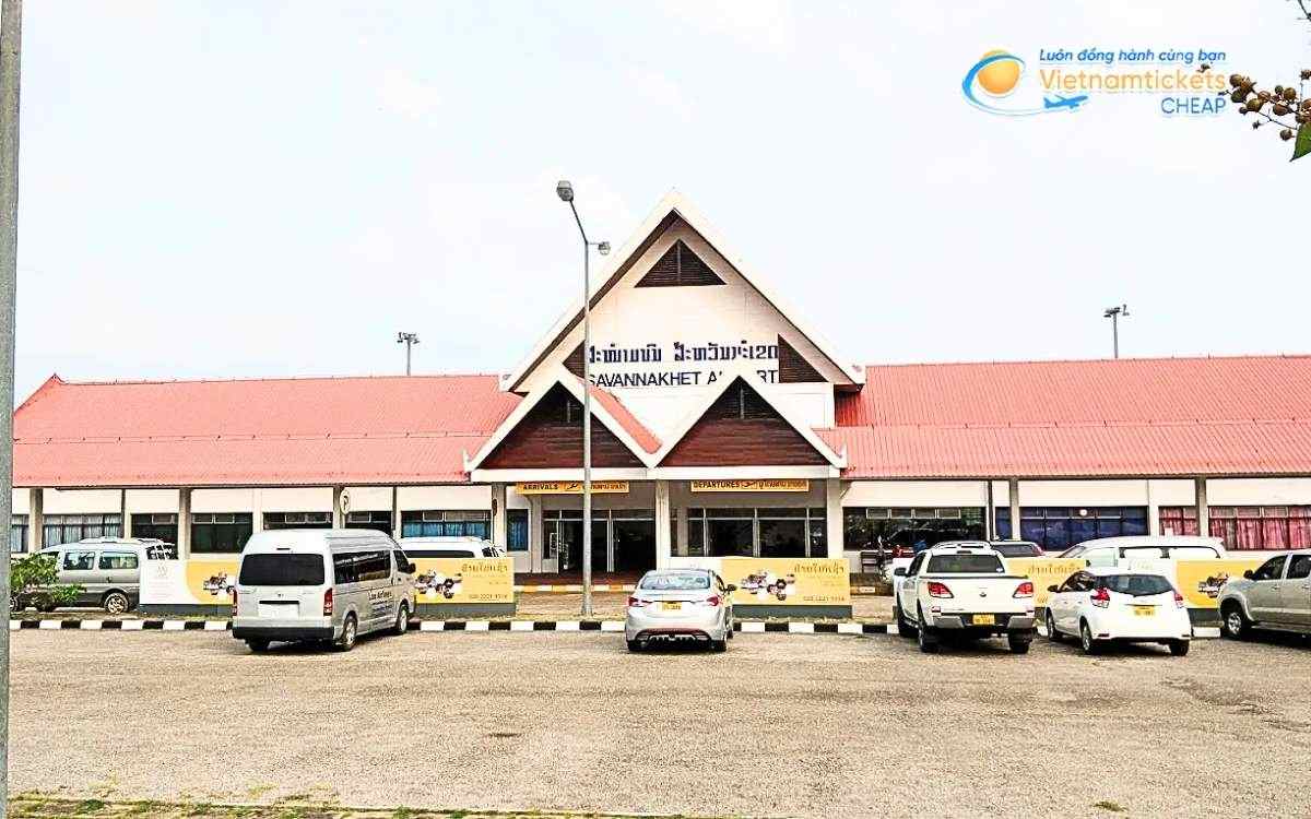 Bay đến Nong hạ cánh ở sân bay nào?