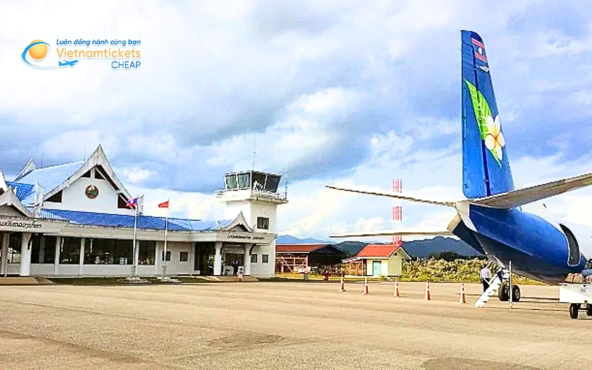 Bay đến Pak Ou hạ cánh ở sân bay nào?