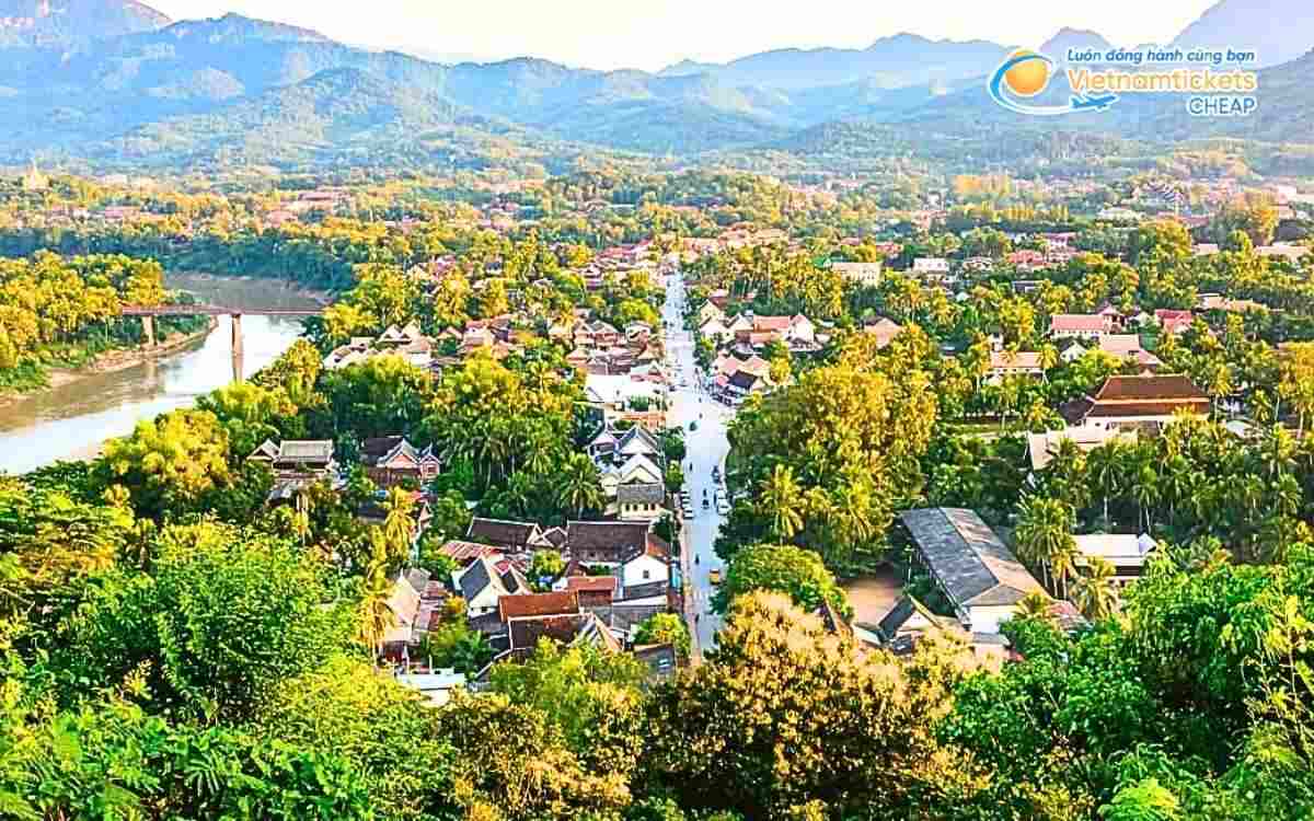 Vé máy bay đi Pak Seng bao nhiêu tiền?