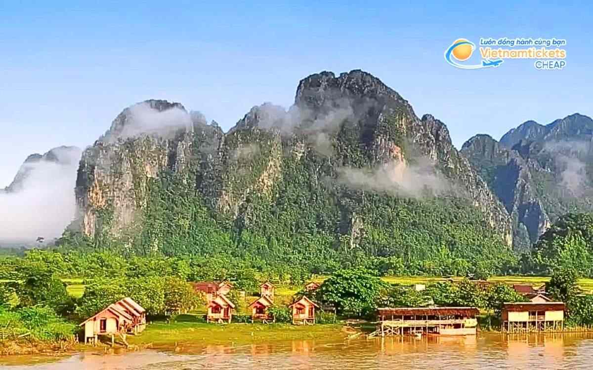 Vé máy bay đi Parklai bao nhiêu tiền?
