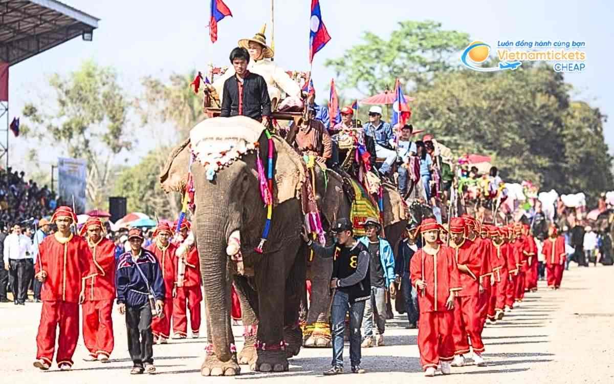 Vé máy bay đi Phiang bao nhiêu tiền?