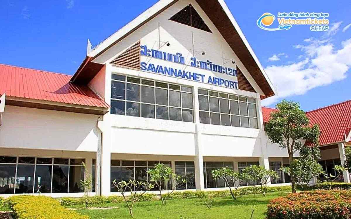 Bay đến Phine hạ cánh ở sân bay nào?