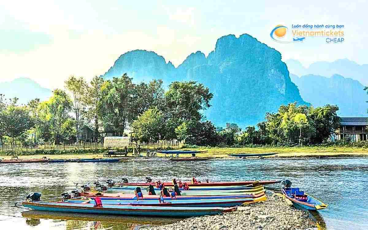 Vé máy bay đi Pholhong bao nhiêu tiền?