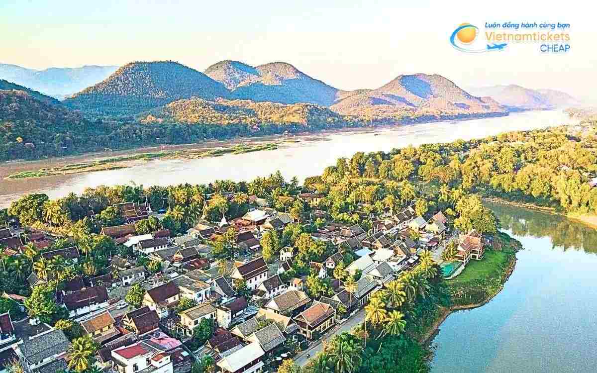 Vé máy bay đi Phonxay bao nhiêu tiền?