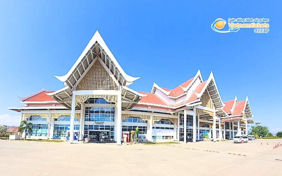 Bay đến Phoukhoune hạ cánh ở sân bay nào?