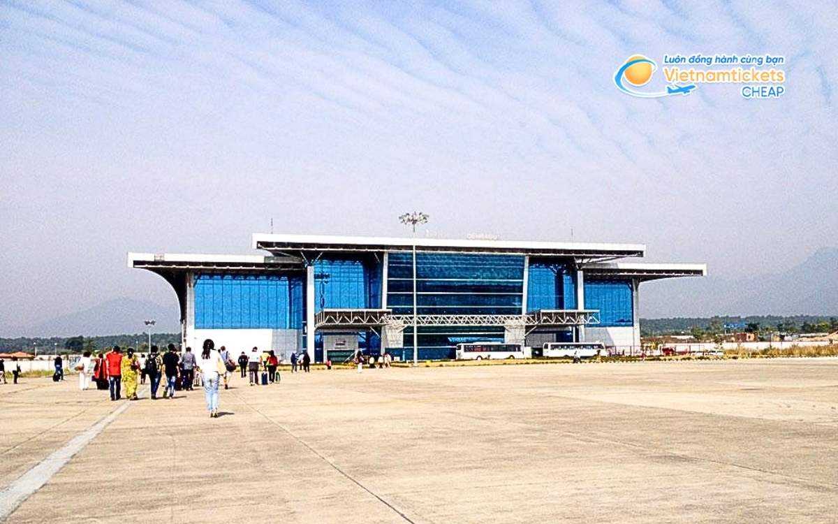 Bay đến Saharanpur hạ cánh ở sân bay nào?