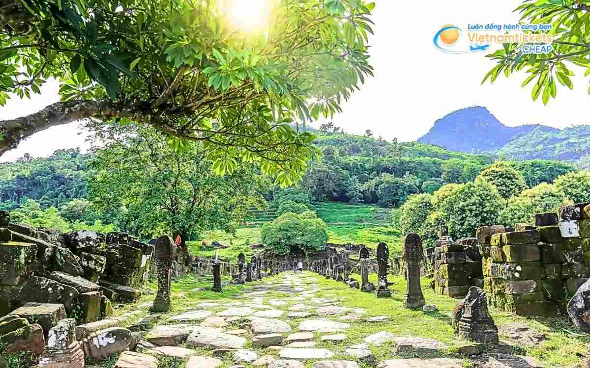 Vé máy bay đi Salavan bao nhiêu tiền?