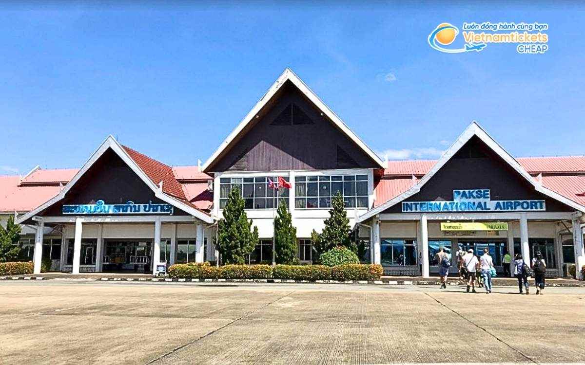 Bay đến Sanamxay hạ cánh ở sân bay nào?