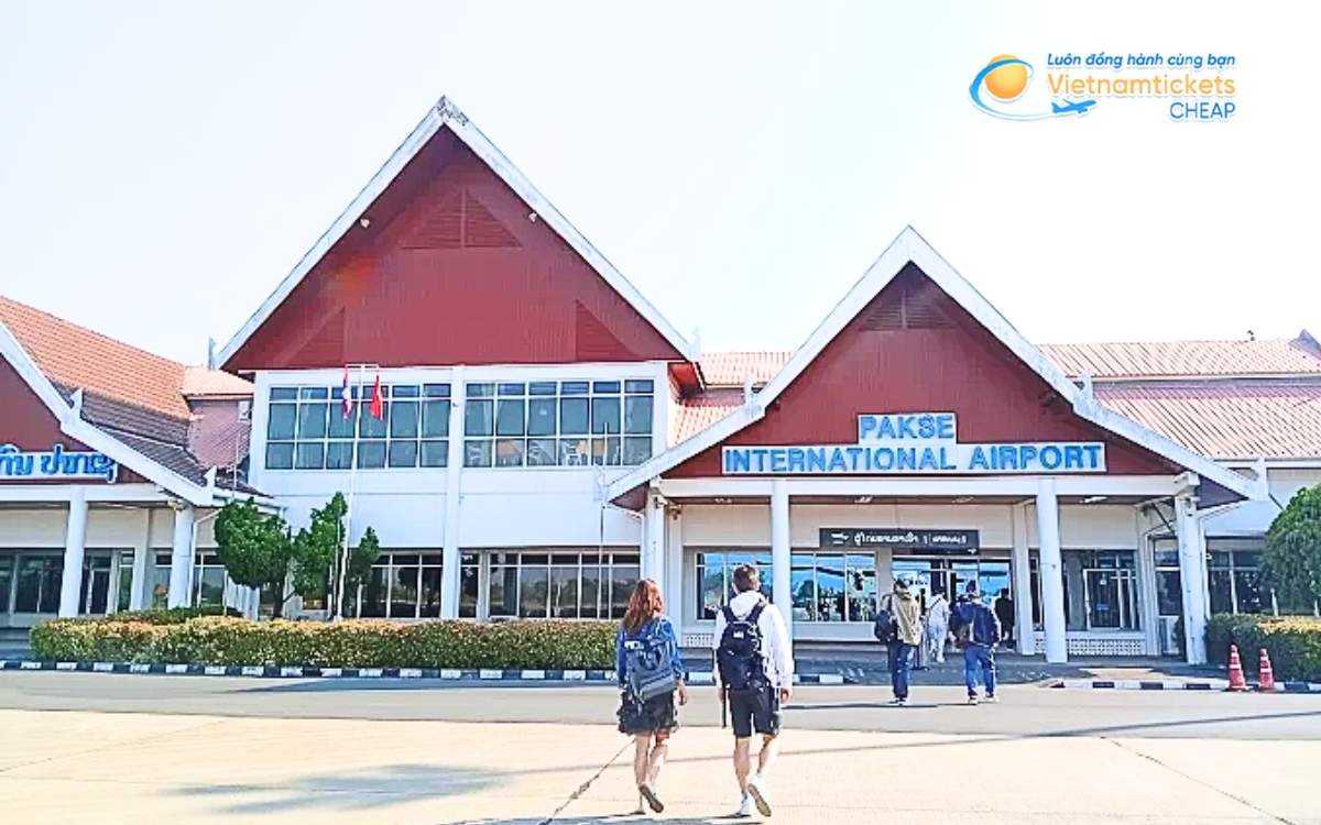 Bay đến Saravane hạ cánh ở sân bay nào?