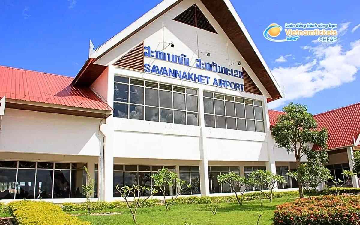 Bay đến Savannakhet hạ cánh ở sân bay nào?