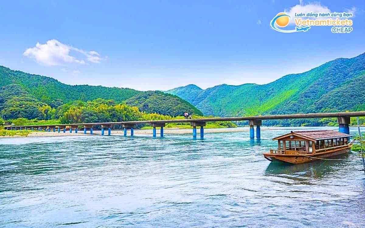 Vé máy bay đi Shimanto bao nhiêu tiền?