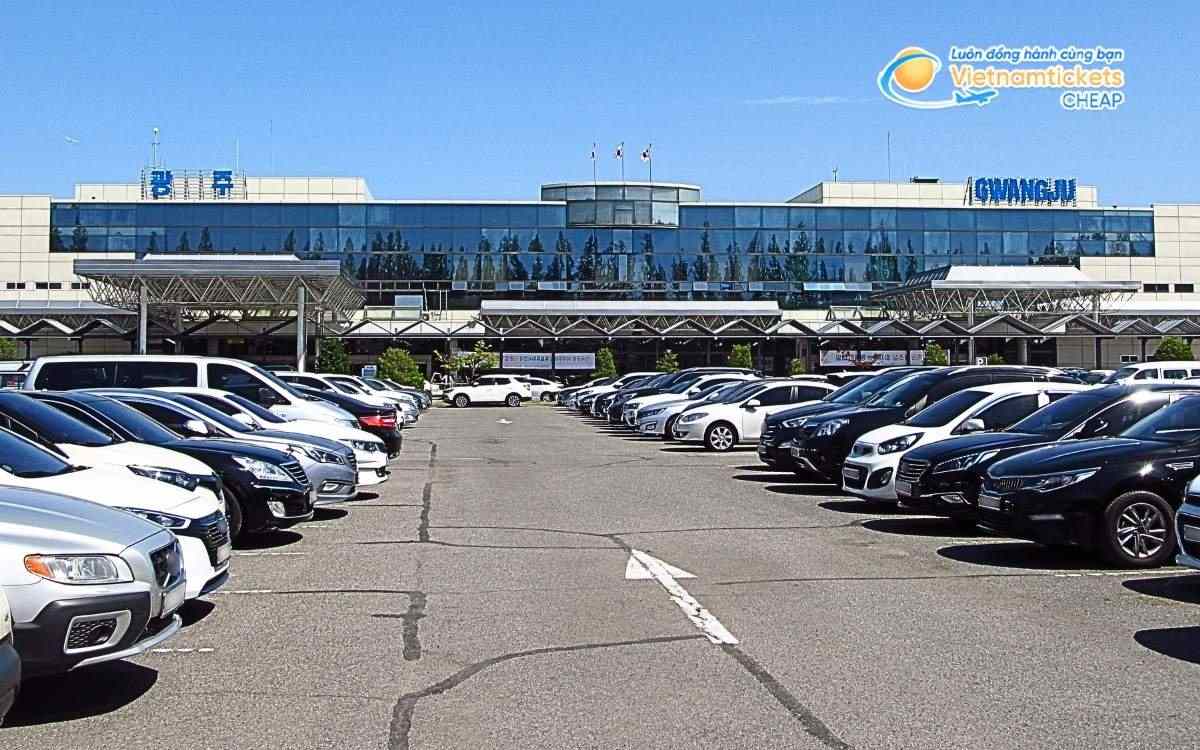 Bay đến Sinan hạ cánh ở sân bay nào?