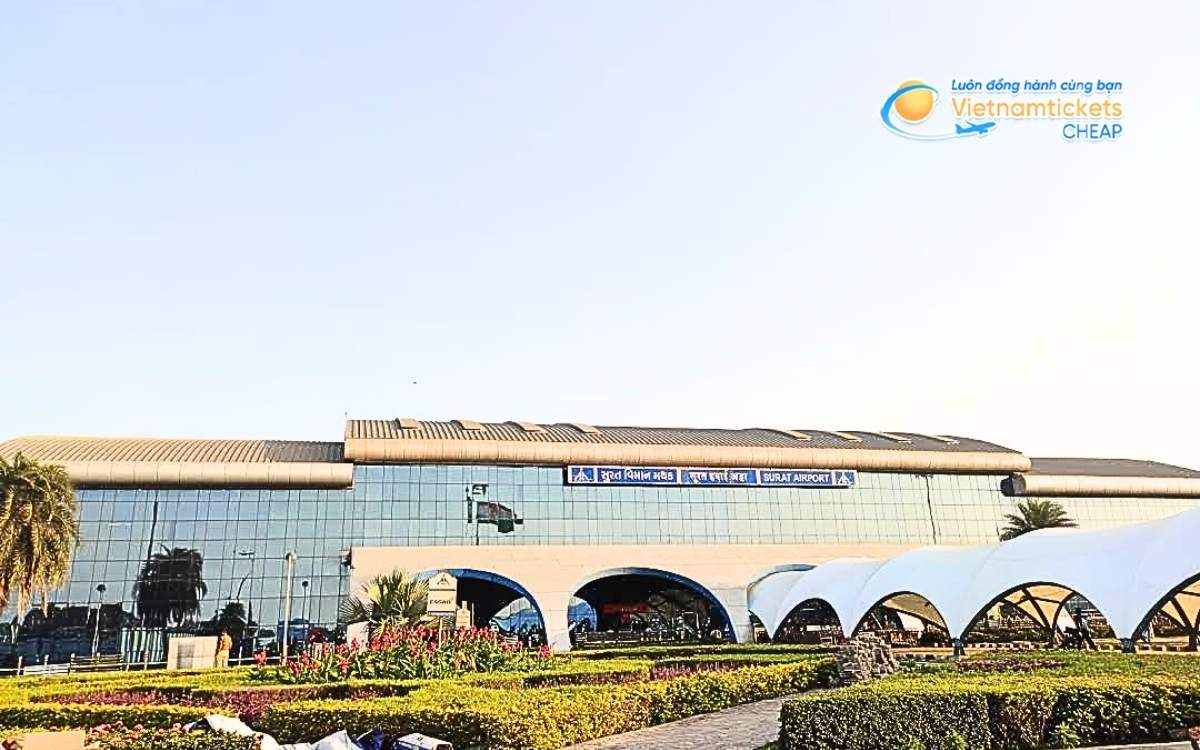 Bay đến Surat hạ cánh ở sân bay nào?