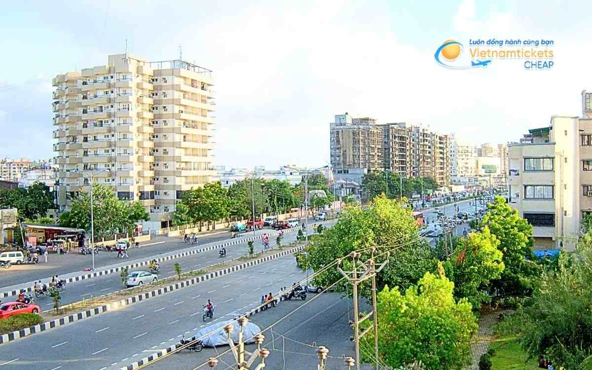 Vé máy bay đi Surat bao nhiêu tiền?