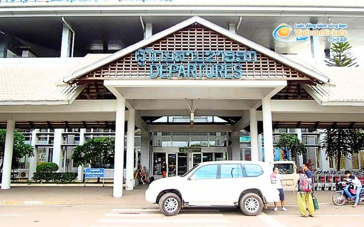 Bay đến Thathom hạ cánh ở sân bay nào?