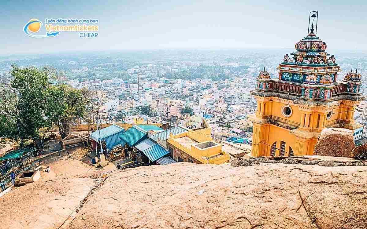 Vé máy bay đi Tiruchirappalli bao nhiêu tiền?
