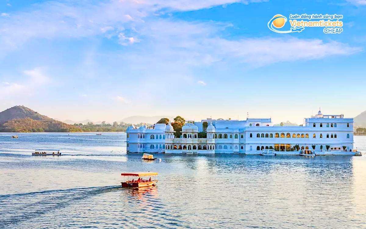 Vé máy bay đi Udaipur bao nhiêu tiền?