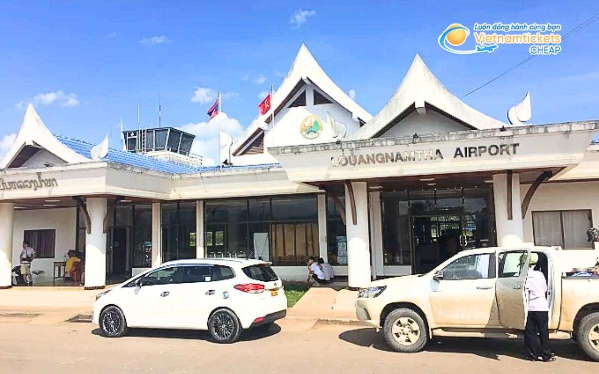 Bay đến Viengphoukha hạ cánh ở sân bay nào?