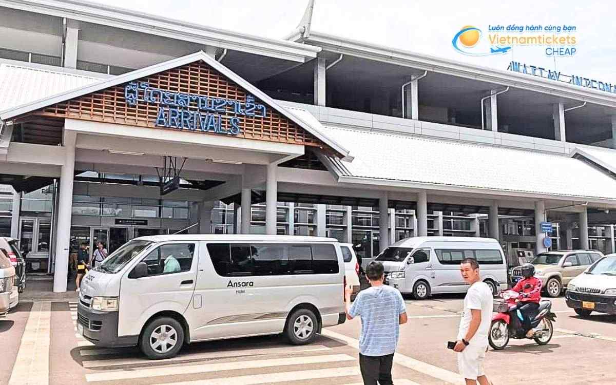 Bay đến Viengthong hạ cánh ở sân bay nào?