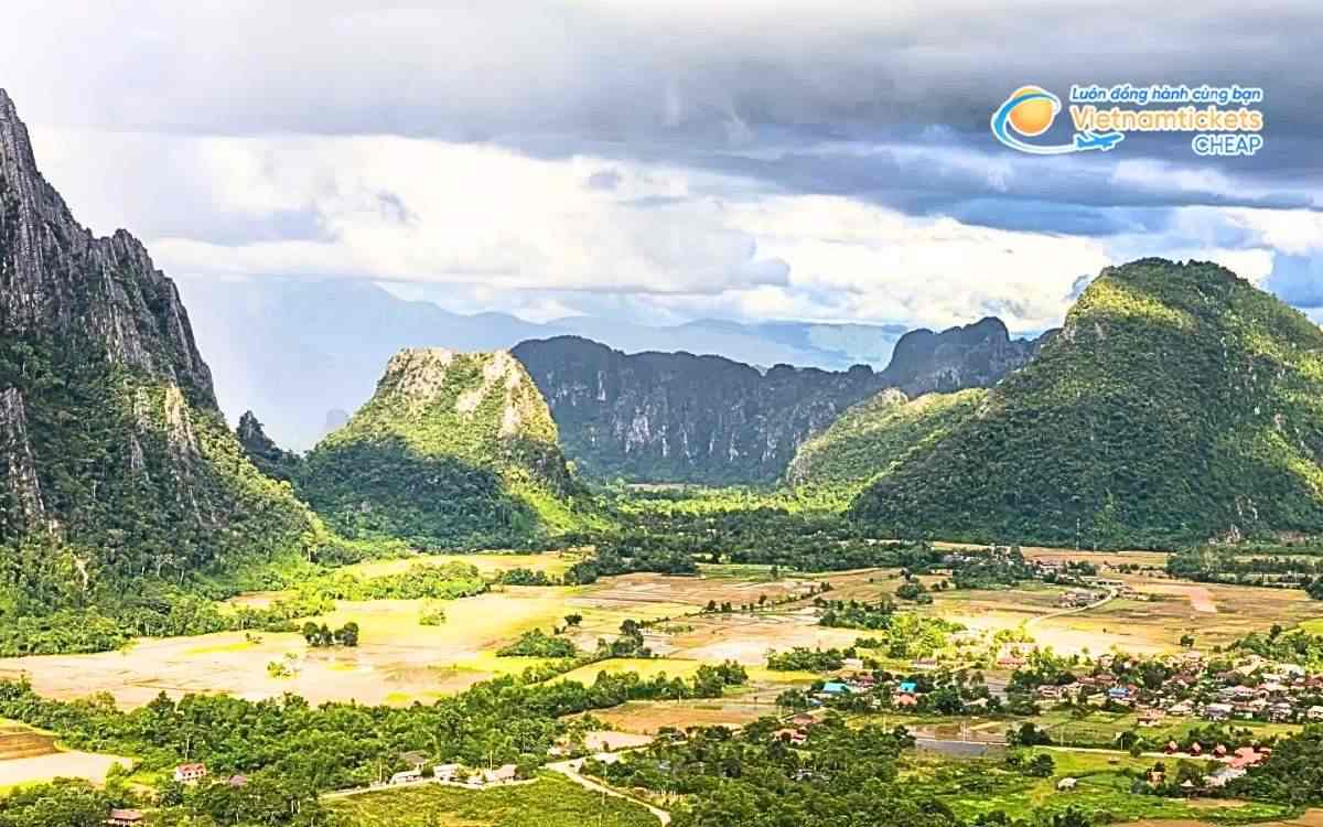 Vé máy bay đi Xaisathan bao nhiêu tiền?