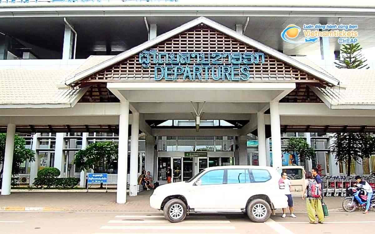 Bay đến Xaisomboun hạ cánh ở sân bay nào?
