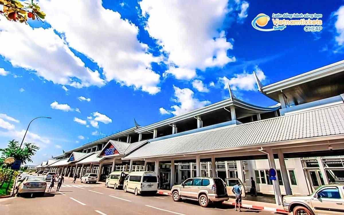 Bay đến Xaychomphon hạ cánh ở sân bay nào?