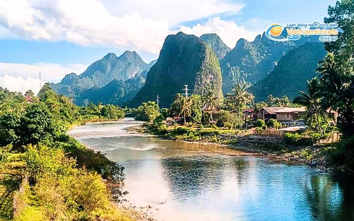 Vé máy bay đi Xienghone bao nhiêu tiền?