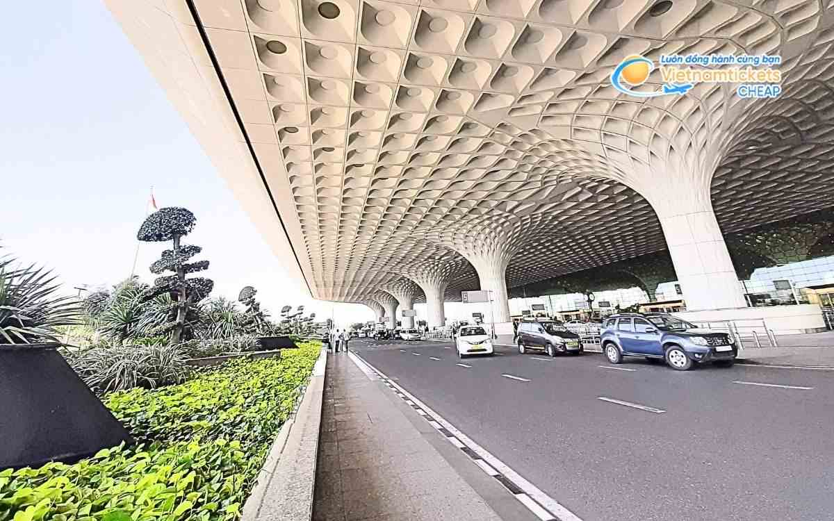 Bay đến Mumbai hạ cánh ở sân bay nào?