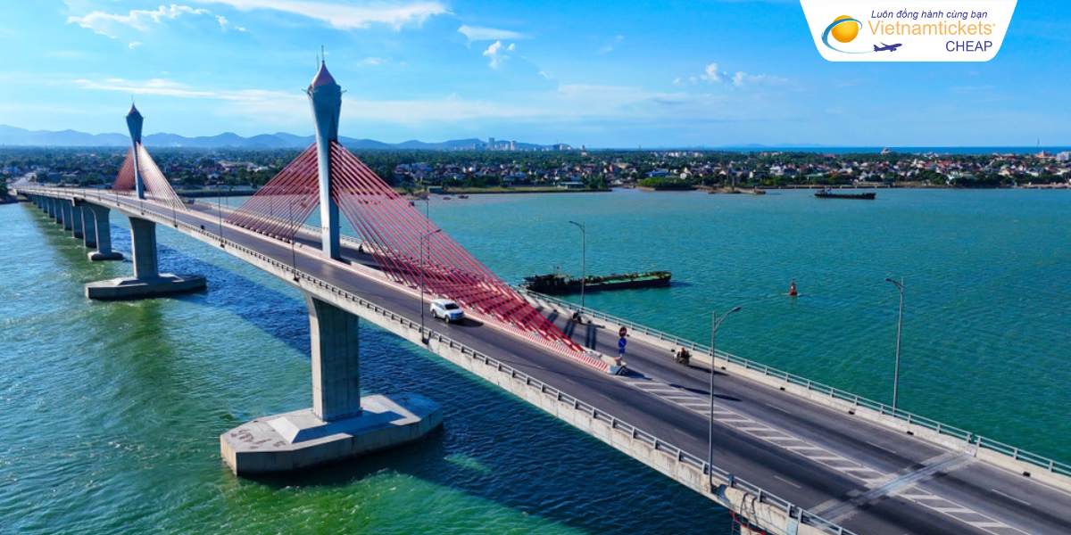 Cây cầu bắc qua sông Lam